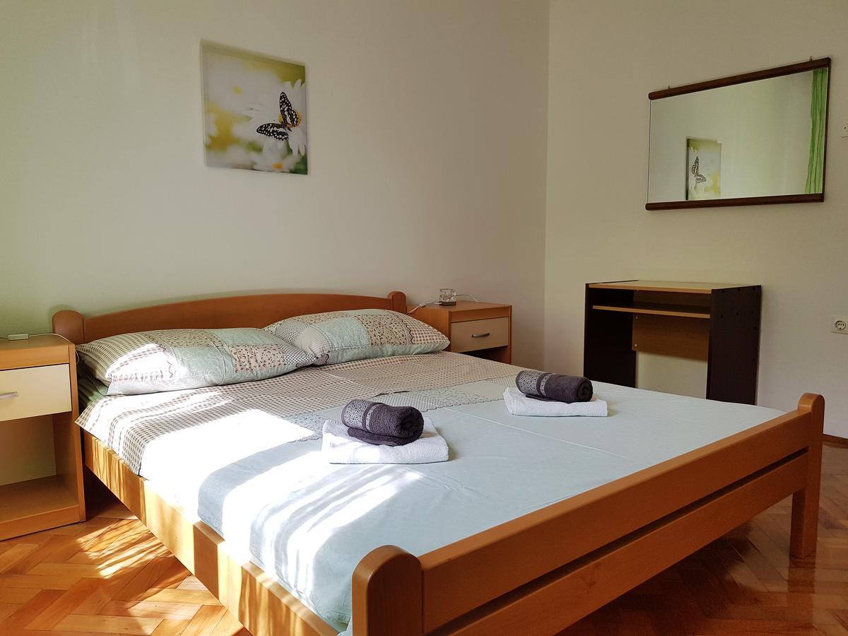 Apartments Monica Новаля Екстериор снимка