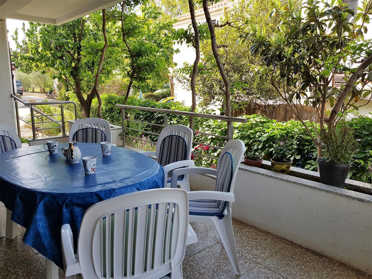 Apartments Monica Новаля Екстериор снимка