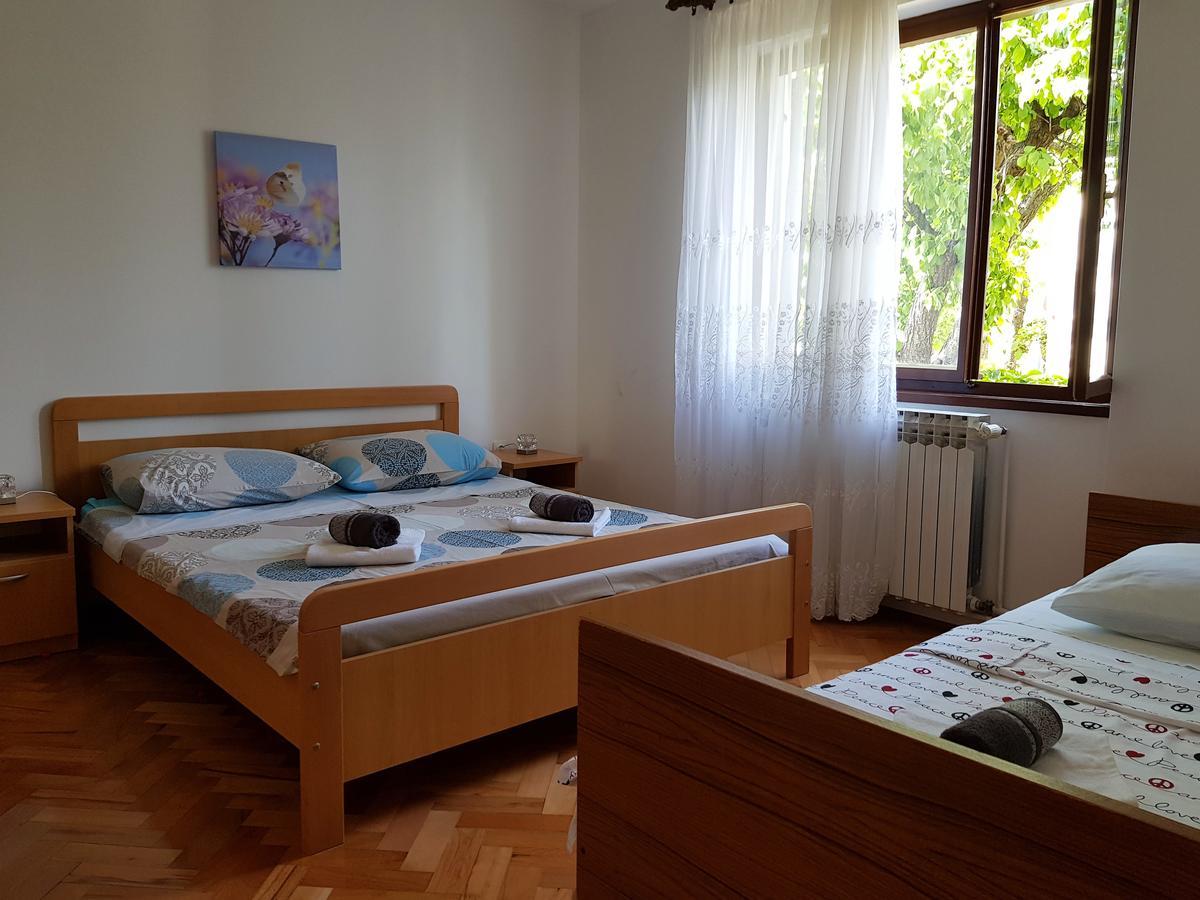 Apartments Monica Новаля Екстериор снимка