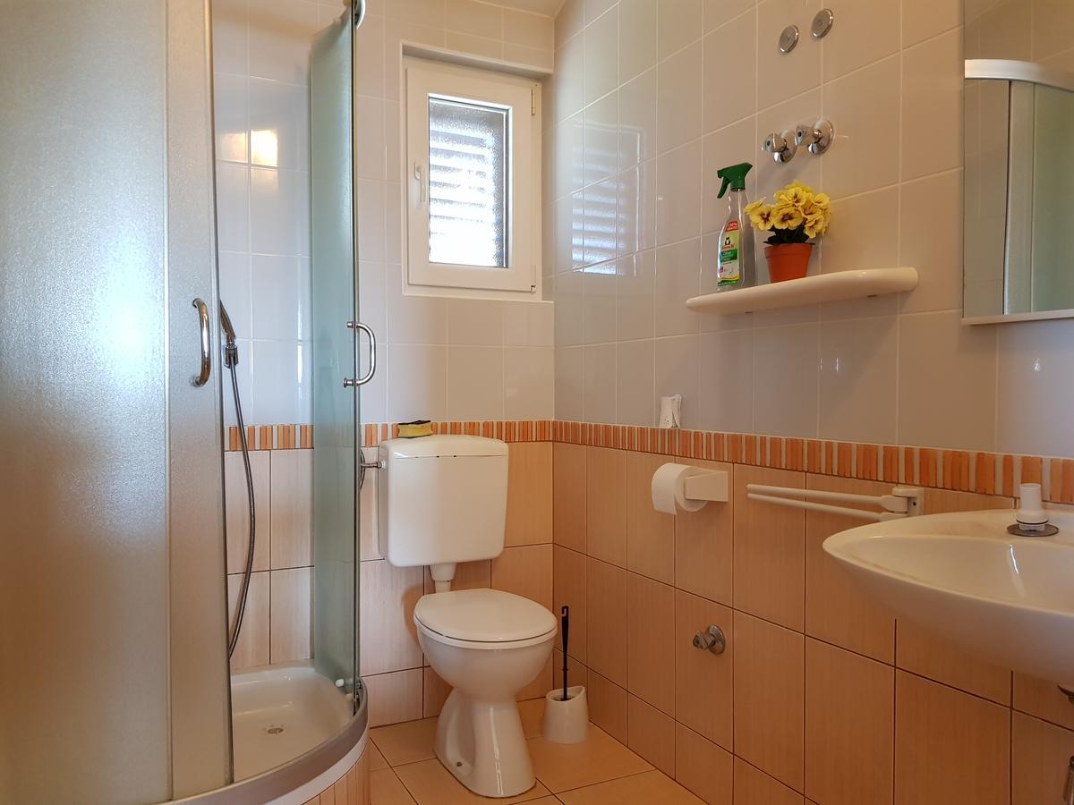Apartments Monica Новаля Екстериор снимка